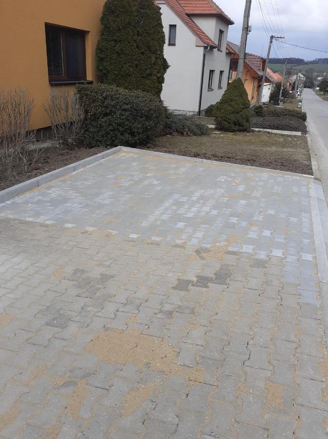 Rd Cerncin Bucovice Apartment Exterior photo
